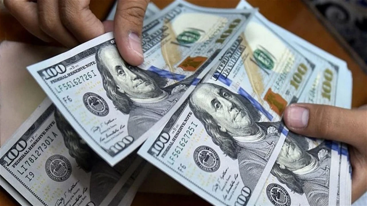 أسعار الدولار تتراجع في الأسواق العراقية اليوم الجمعة